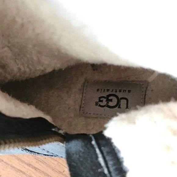 UGG Chaney Black Leather Waterproof Moto Boots Shearling Lined 1007542 Womens 8 - Picture 11 of 12